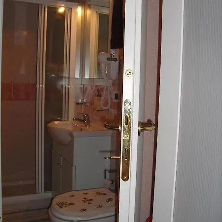 Asian Rest House B&B 로마
